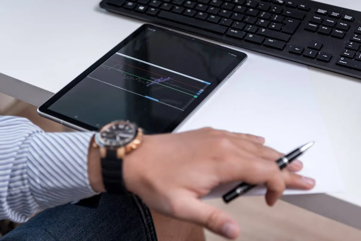 How Bronwin Aurora Connects With the Way People Discover Websites Online